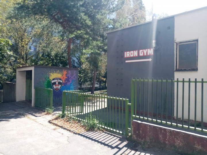 BratislavaKarlova Ves, Janotova 12 Iron Gym Zásilkovny